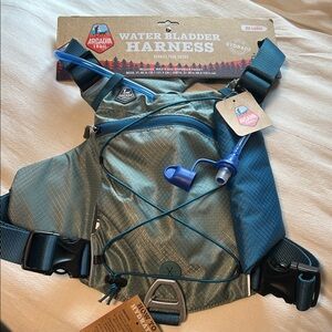 NWT Arcadia Trail Water Bladder Harness, blue, XX-Large